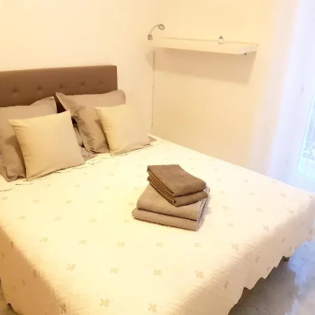 Avenue Florette Apartman